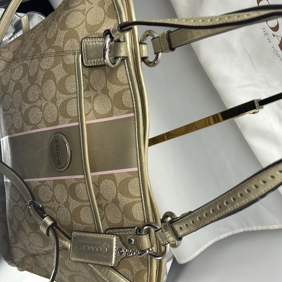 COACH Luxury Signature F19815 2WAY Bag and pouch.set of two - Picture 7 of 17